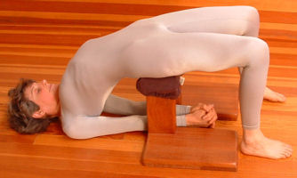 http://www.yogaprops.com/images/products/headstanderbridgecropped200.jpg